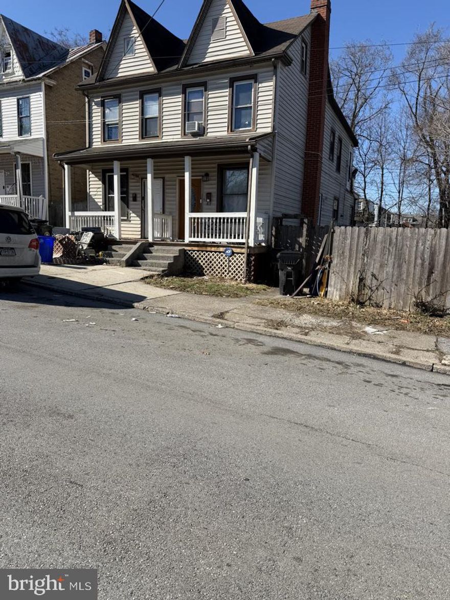 Turn key duplex with two/4bedroom units and a vacant lot. Net operating income annually $32,031.96
Great add to any portfolio!