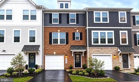Photo of 10545 Waterbury Woods Way, MANASSAS, VA 20112 (MLS # VAPW2121034)