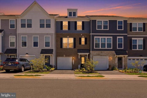 Photo of 10545 Waterbury Woods Way, MANASSAS, VA 20112 (MLS # VAPW2121034)