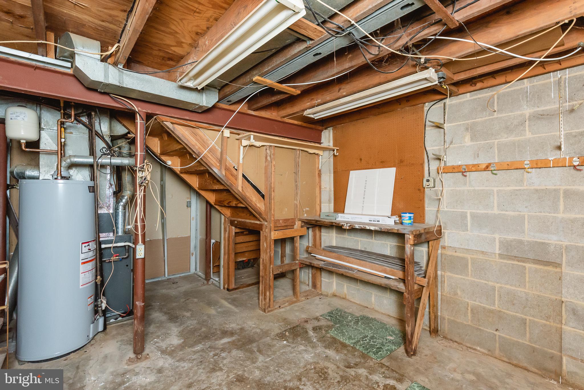 HARFORD SQUARE - Residential Lease