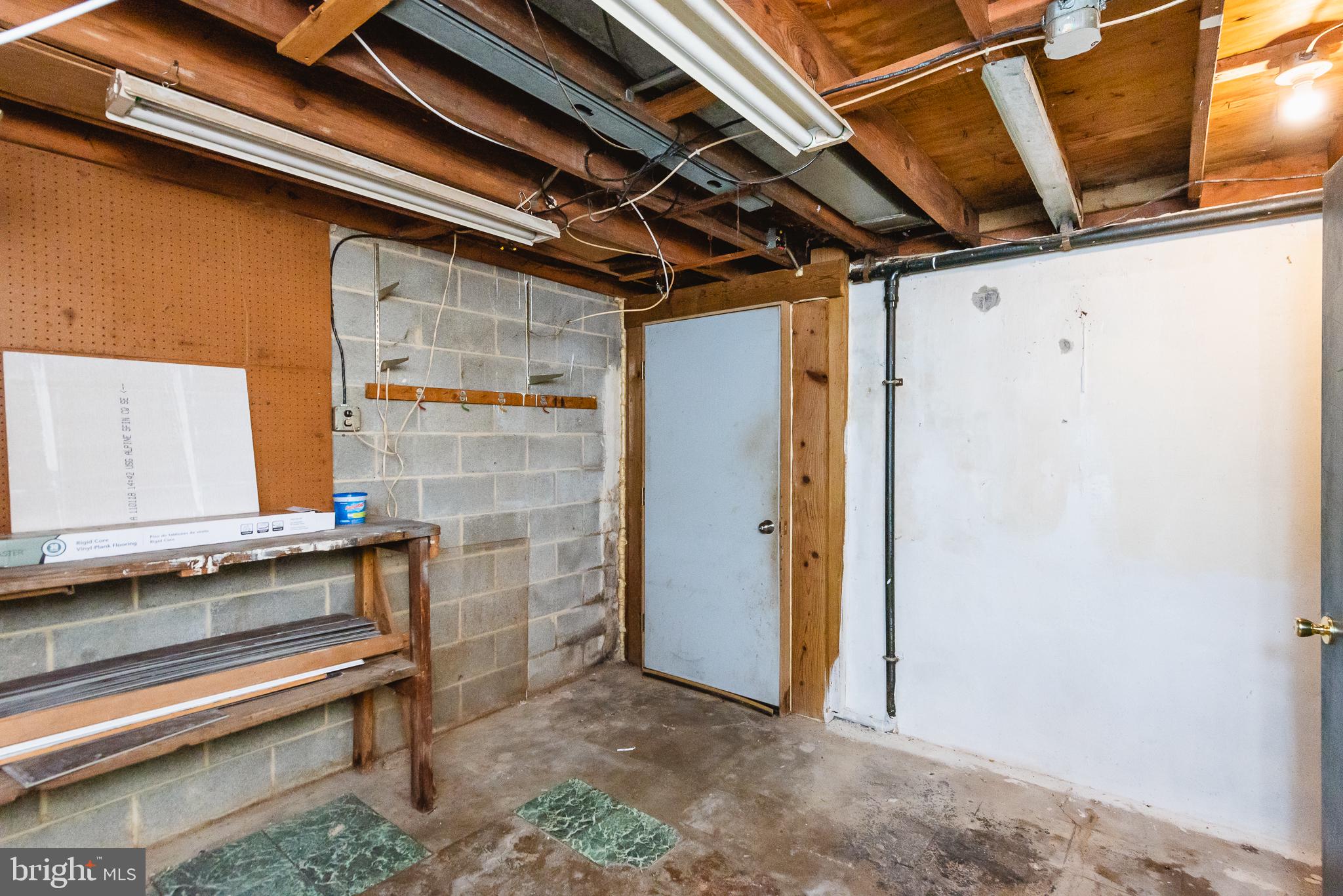 HARFORD SQUARE - Residential Lease