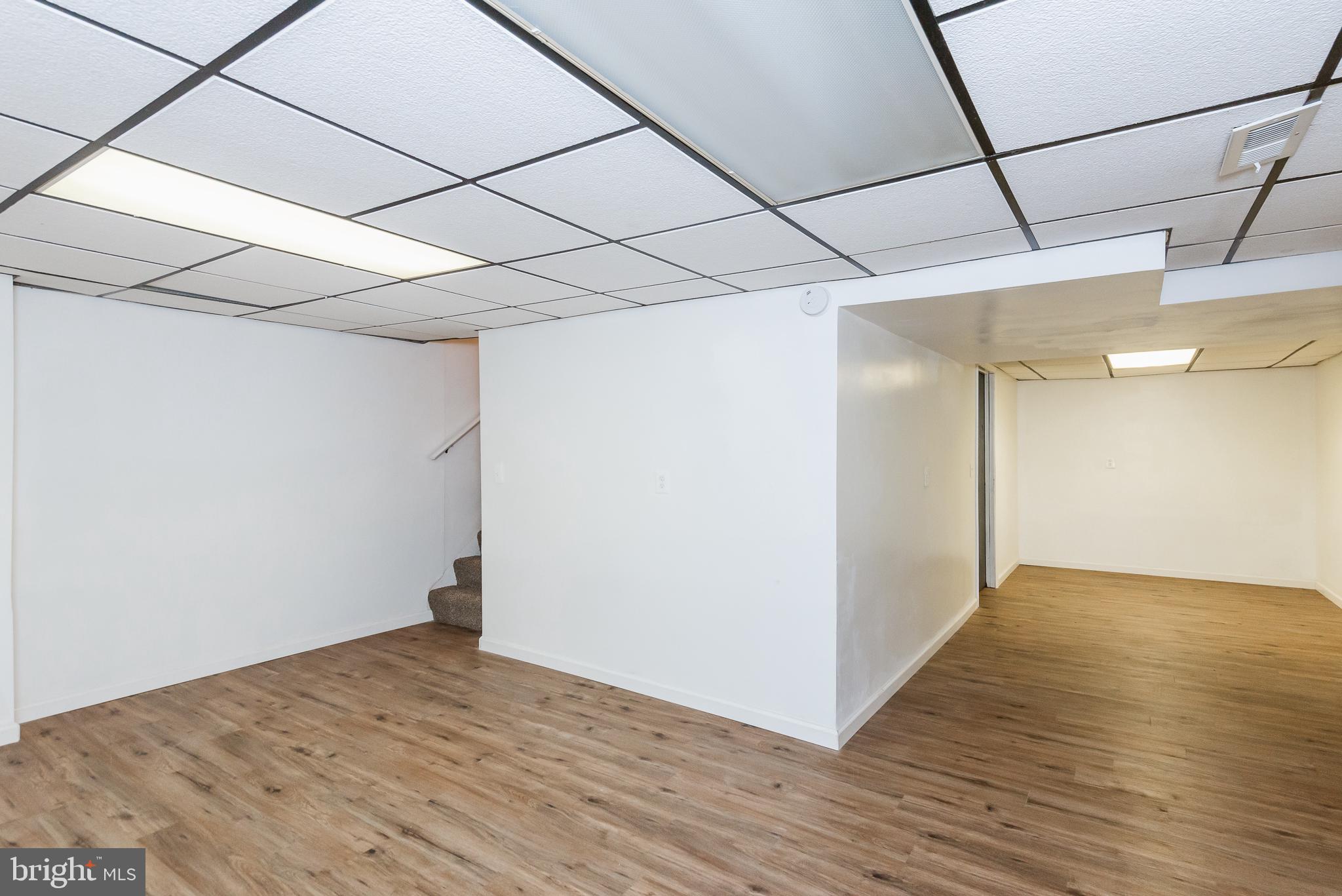 HARFORD SQUARE - Residential Lease