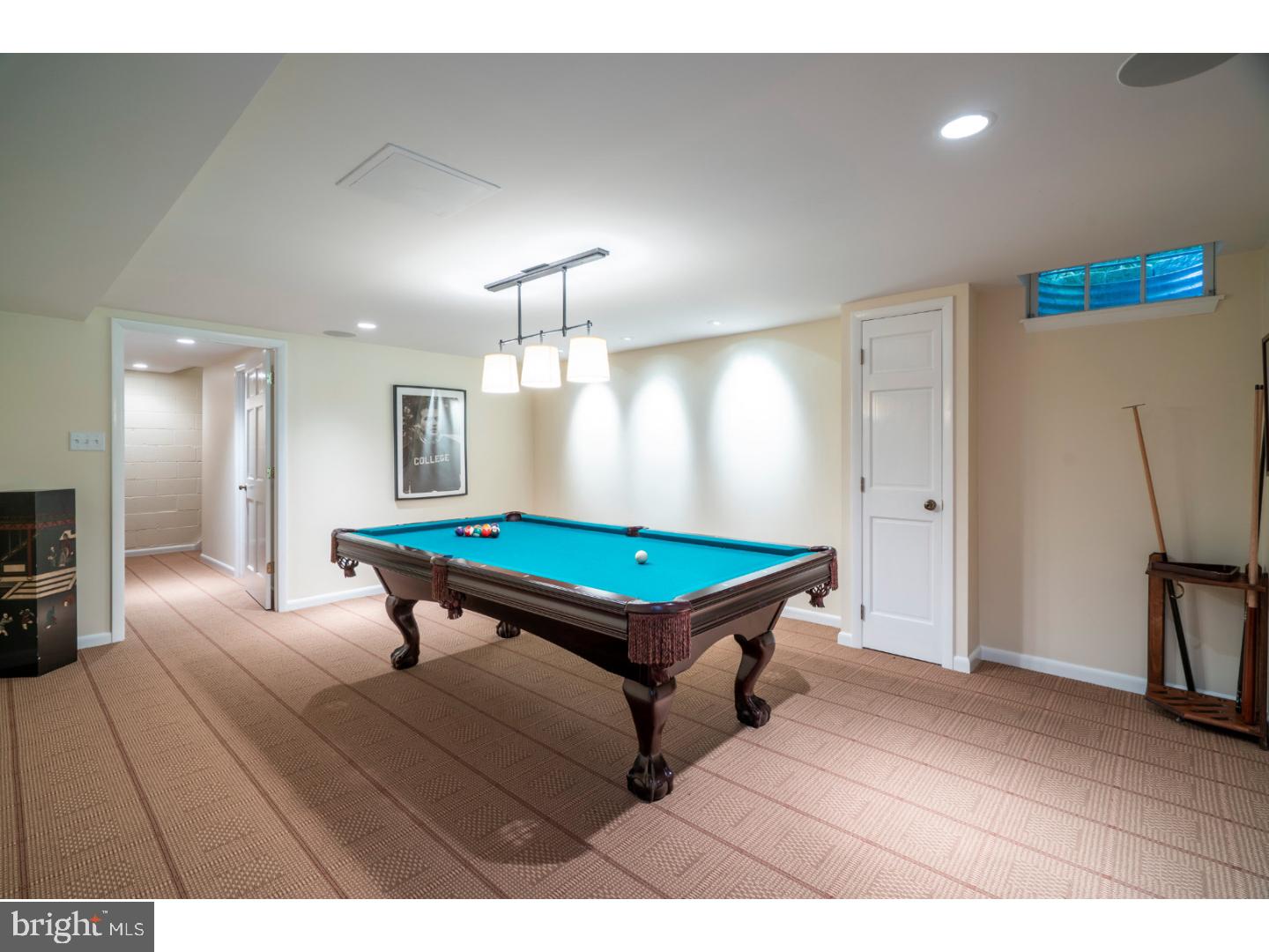 CHESTNUT HILL - Residential