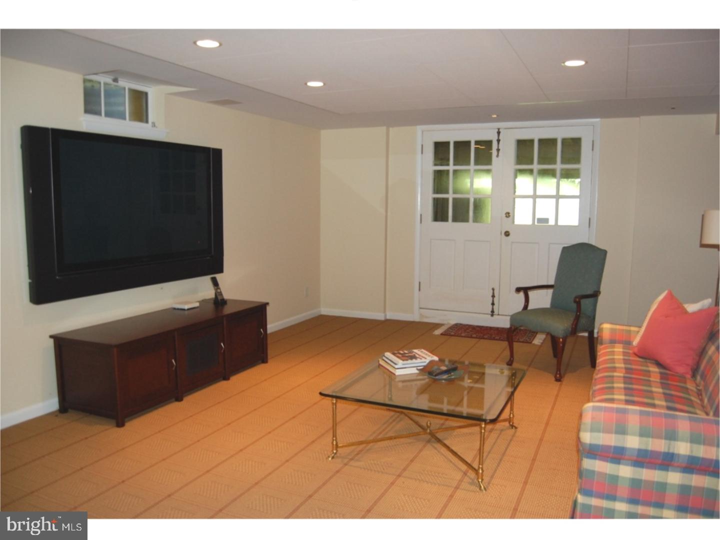 CHESTNUT HILL - Residential