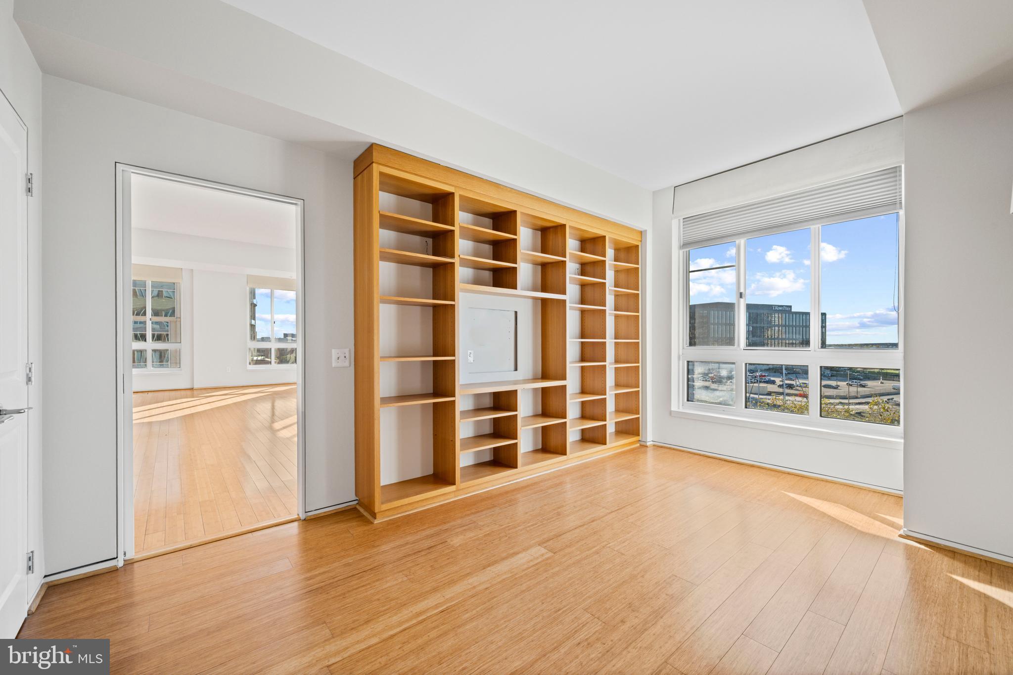 HARBOR EAST - Residential