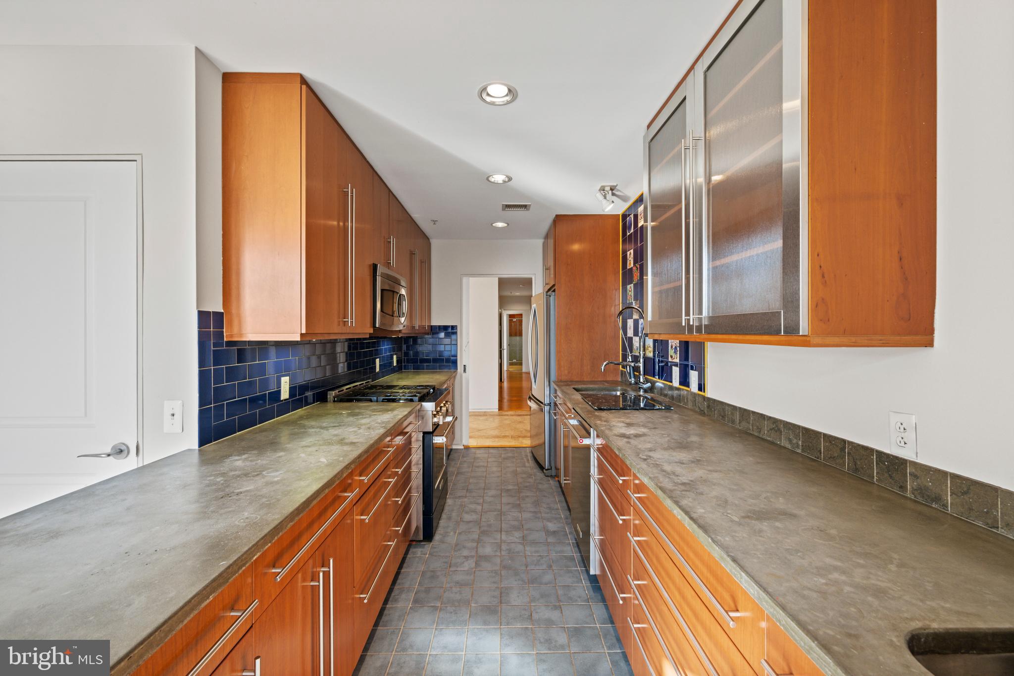 HARBOR EAST - Residential