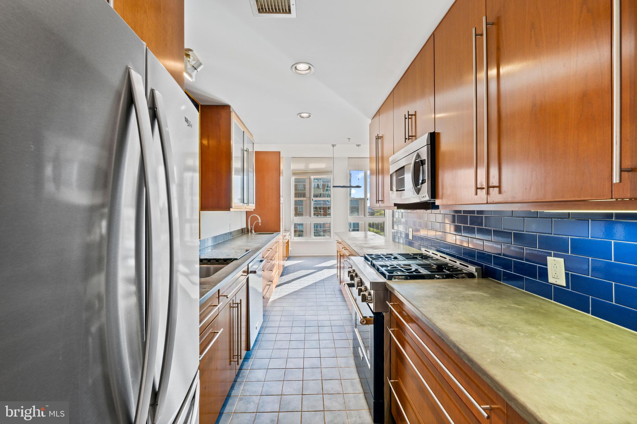 HARBOR EAST - Residential