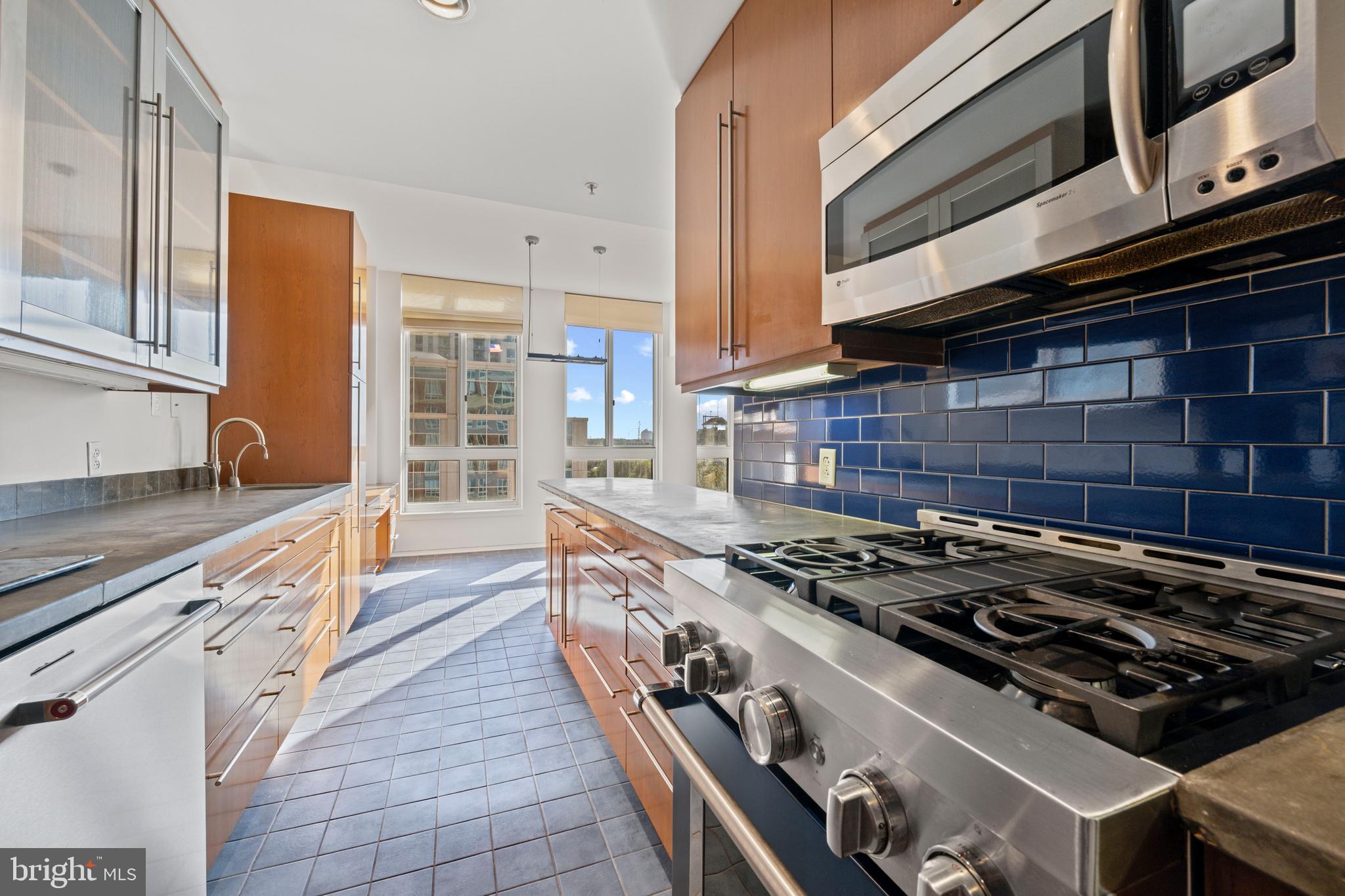 HARBOR EAST - Residential