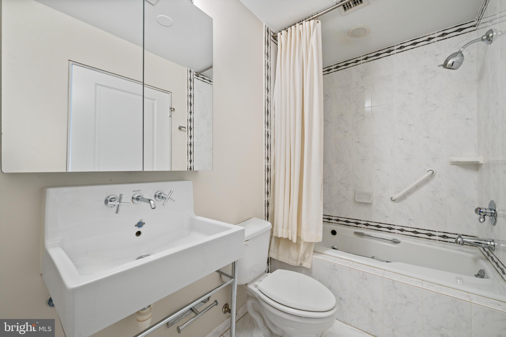 HARBOR EAST - Residential