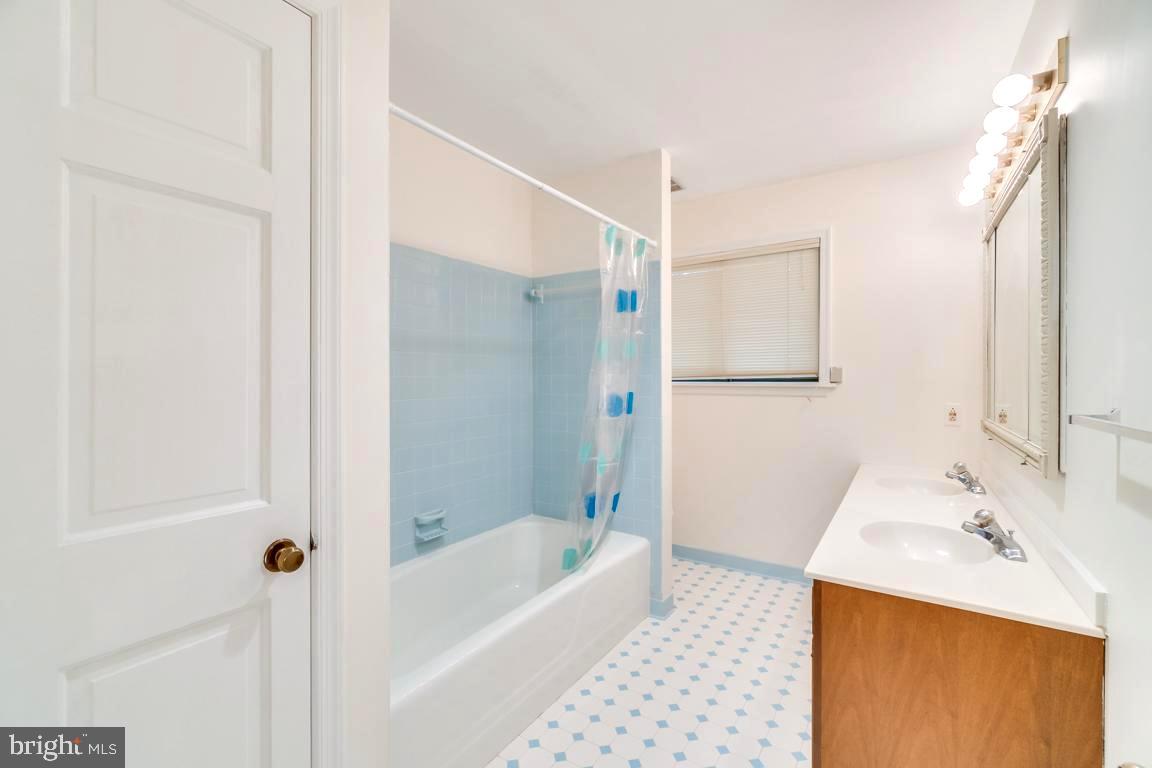 PEACOCK STATION - Residential Lease