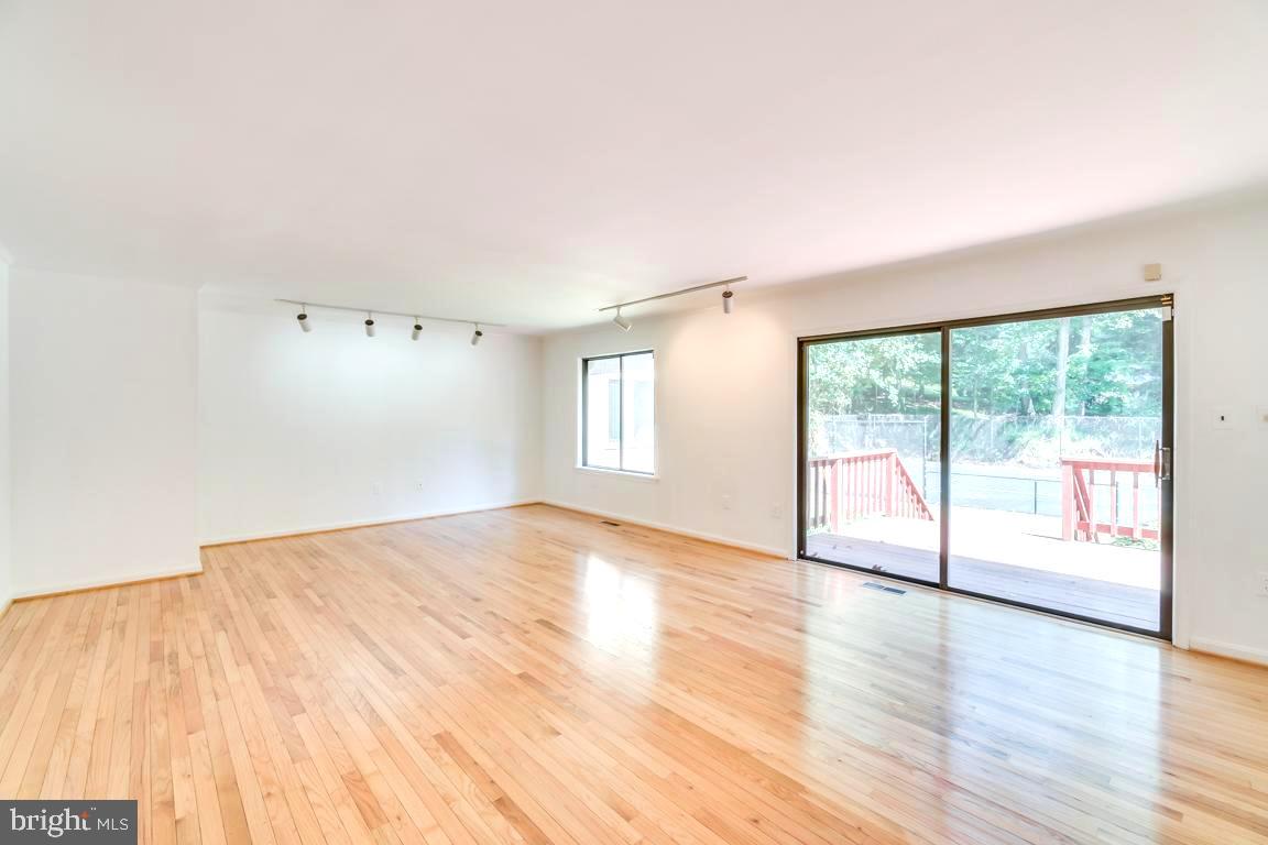 PEACOCK STATION - Residential Lease