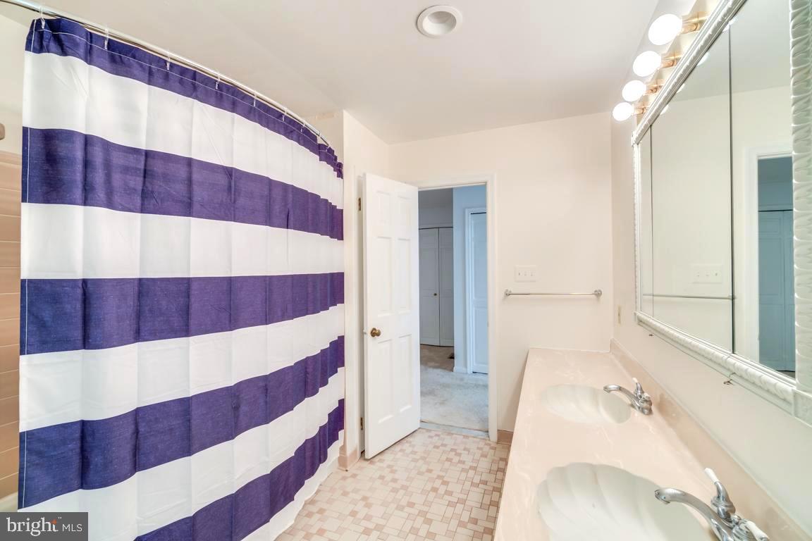 PEACOCK STATION - Residential Lease