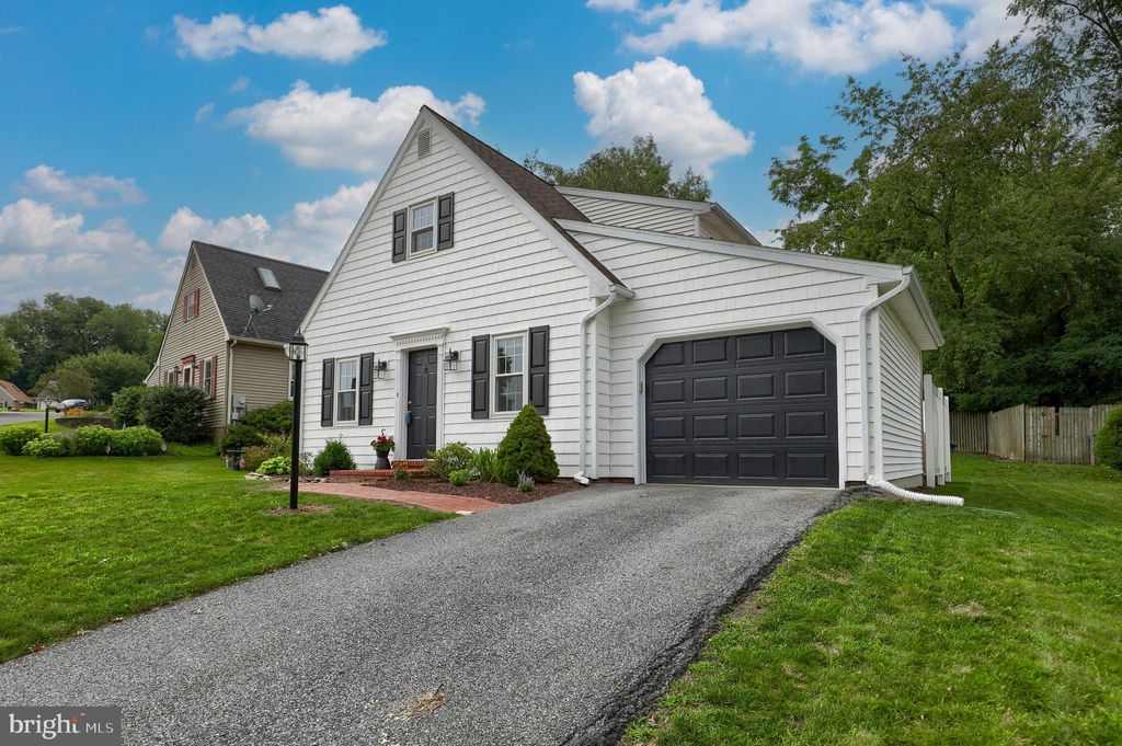Photo of 203 YORKSHIRE WAY, MOUNTVILLE, PA 17554 (MLS # PALA2038720)