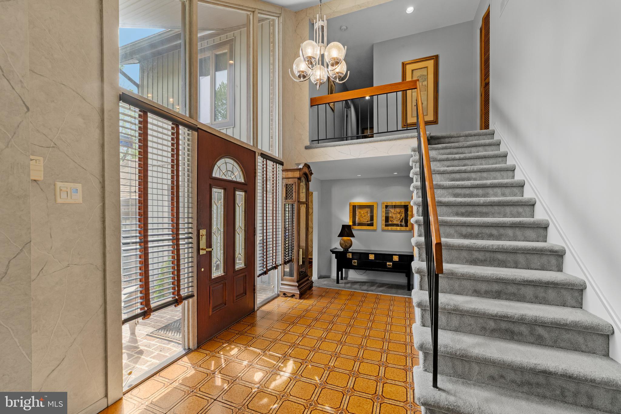 1032 RED OAK DRIVE