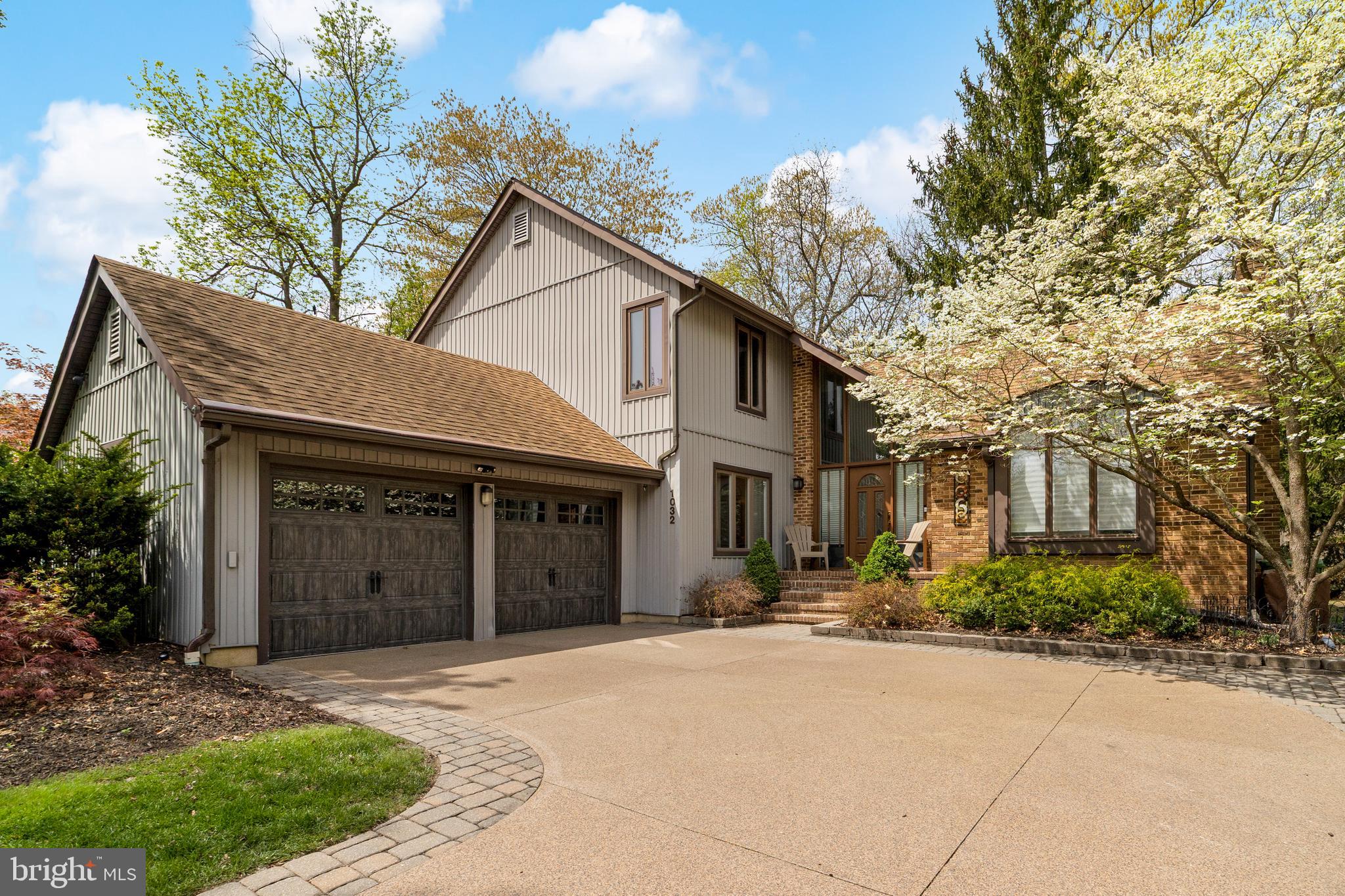 1032 RED OAK DRIVE