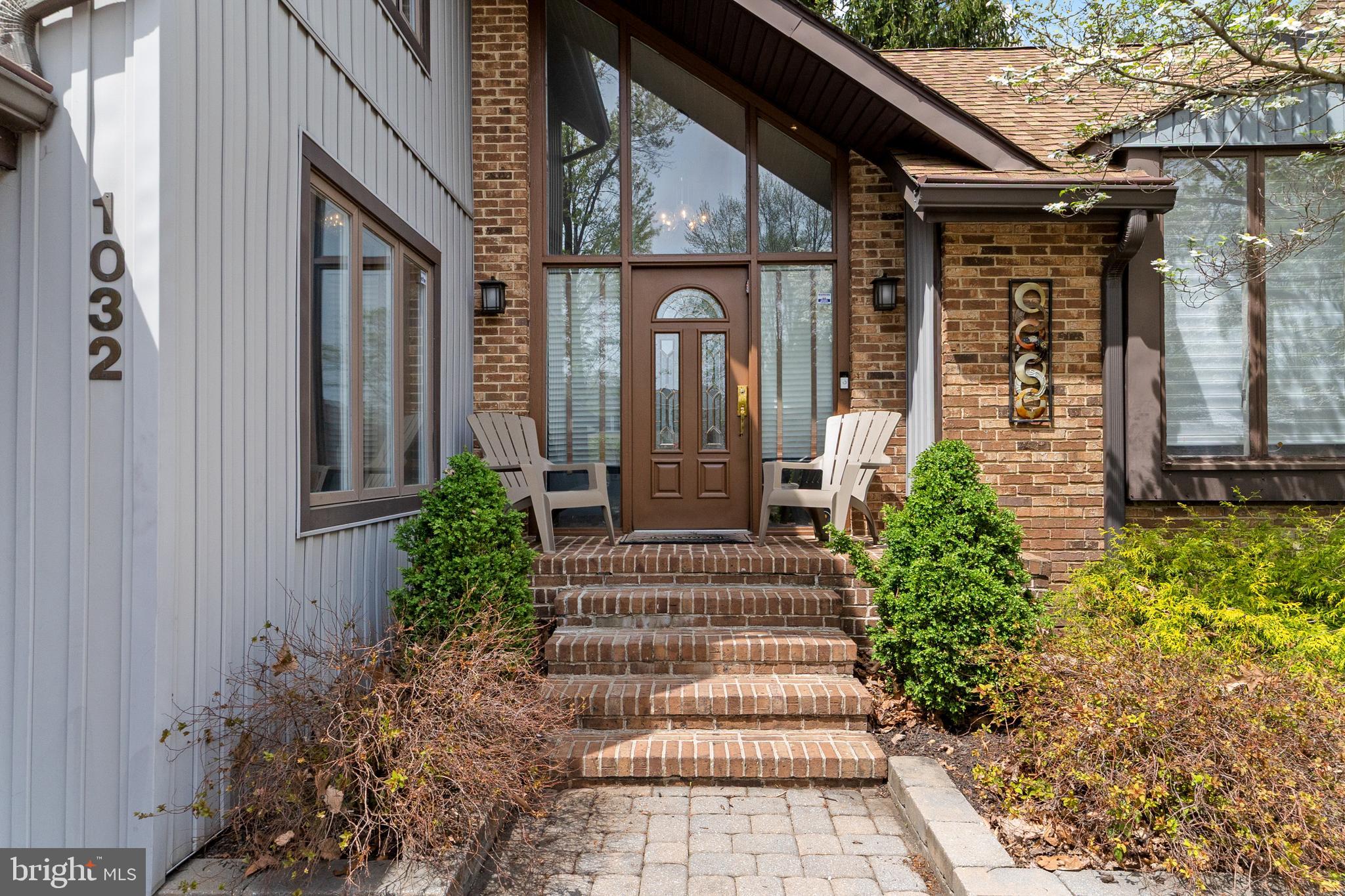 1032 RED OAK DRIVE