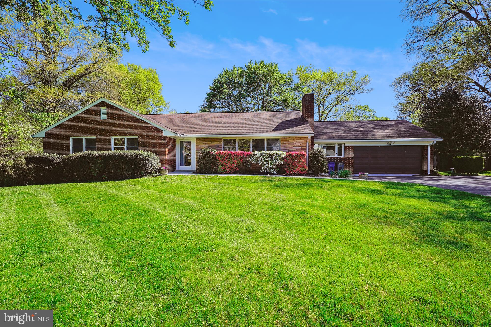 407 QUAINT ACRES DRIVE