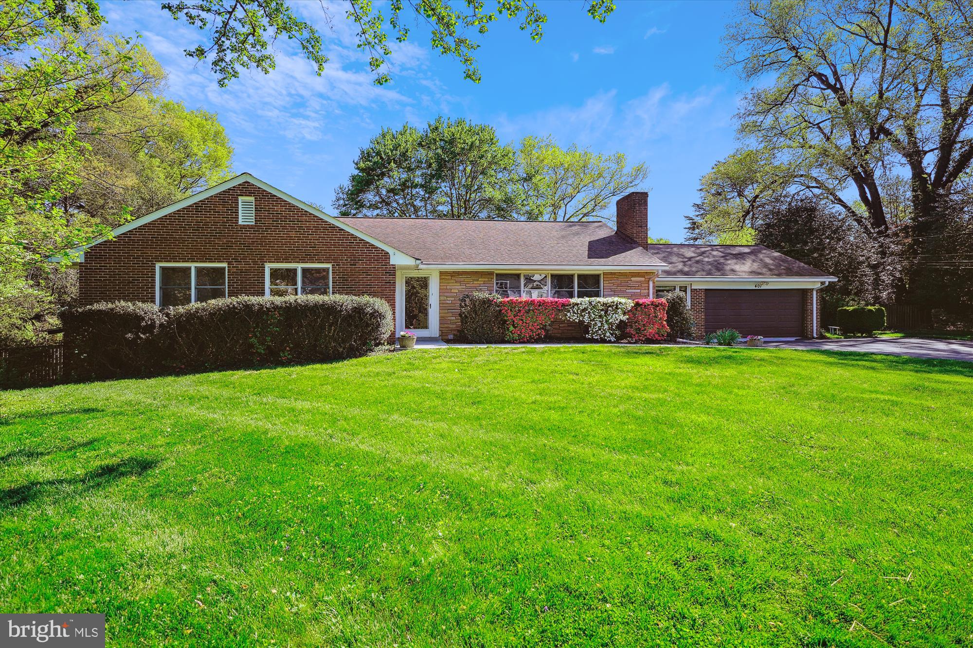 407 QUAINT ACRES DRIVE
