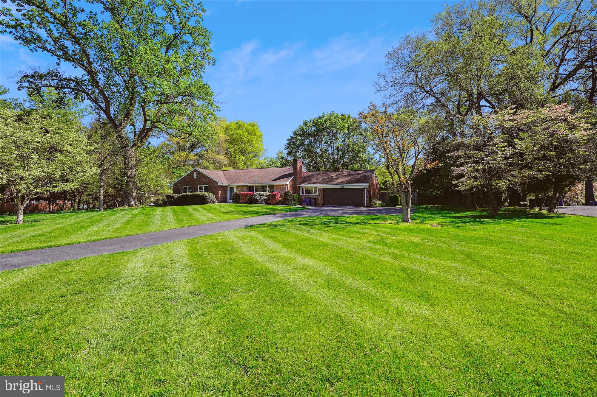 407 QUAINT ACRES DRIVE