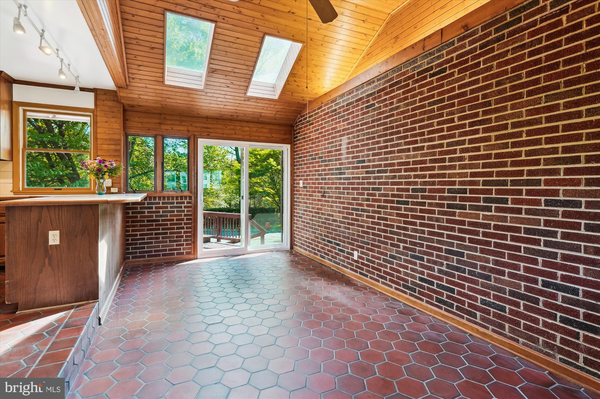 QUAINT ACRES - Residential