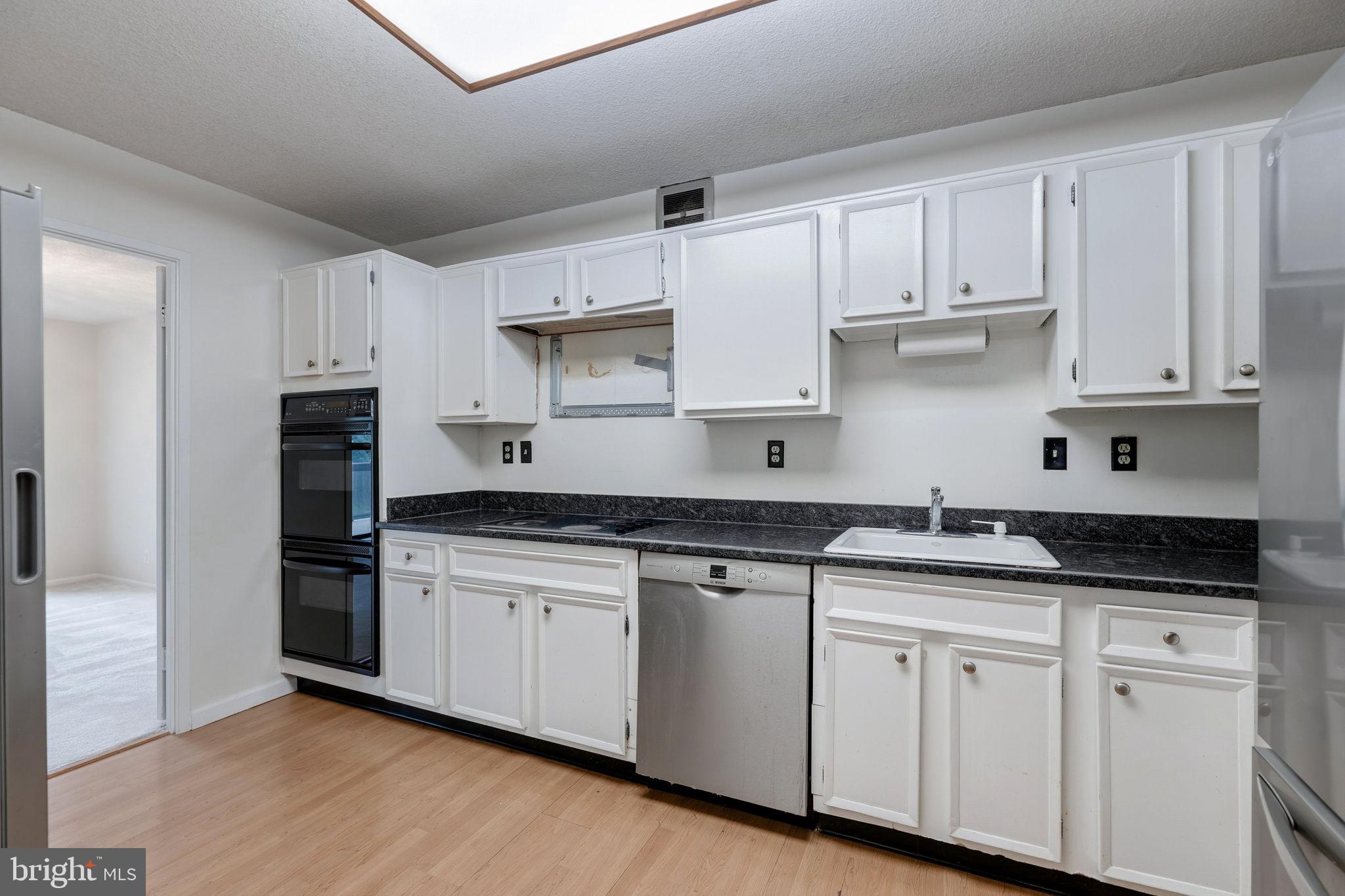 307 YOAKUM PARKWAY 512