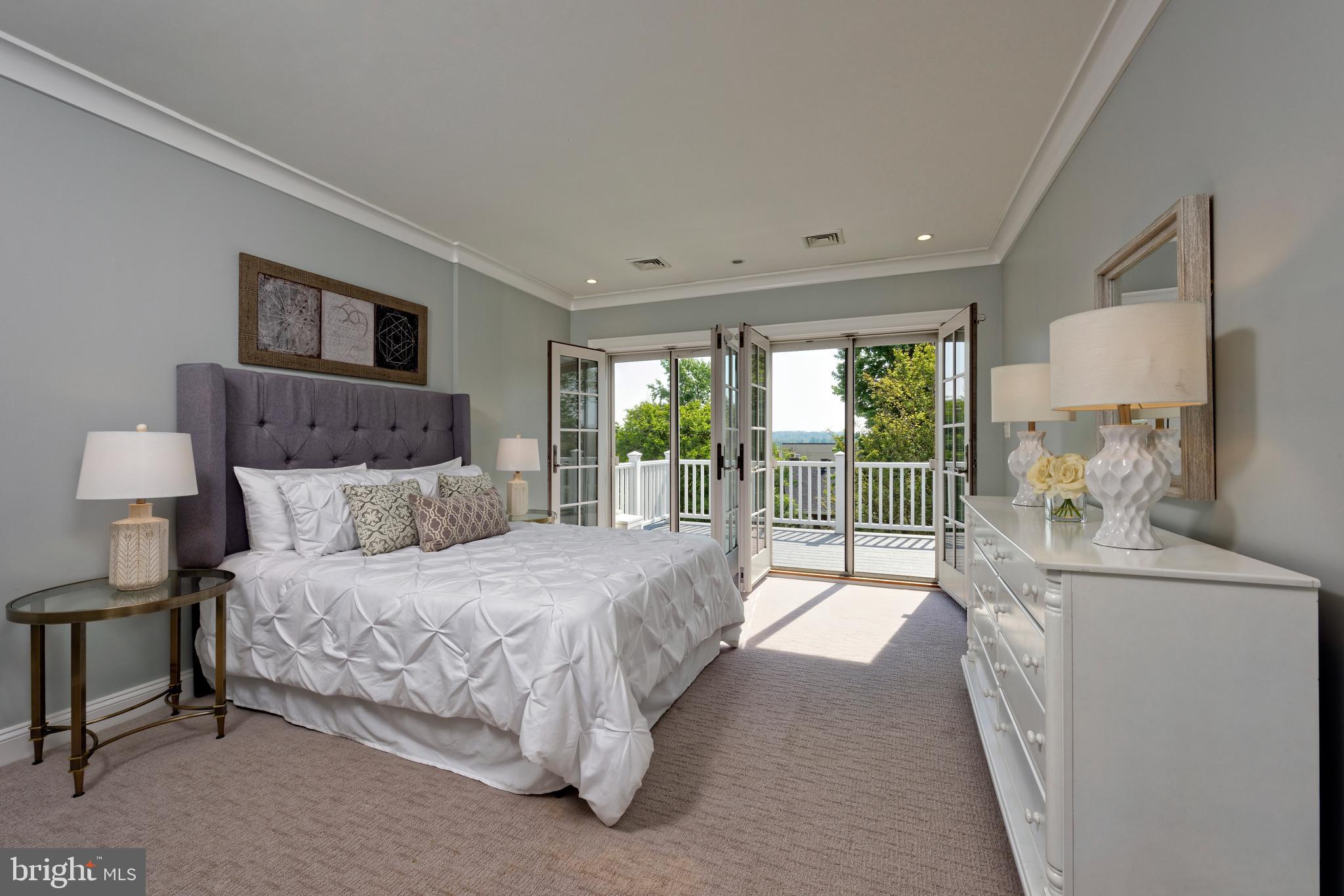 OLD TOWN ALEXANDRIA - Residential