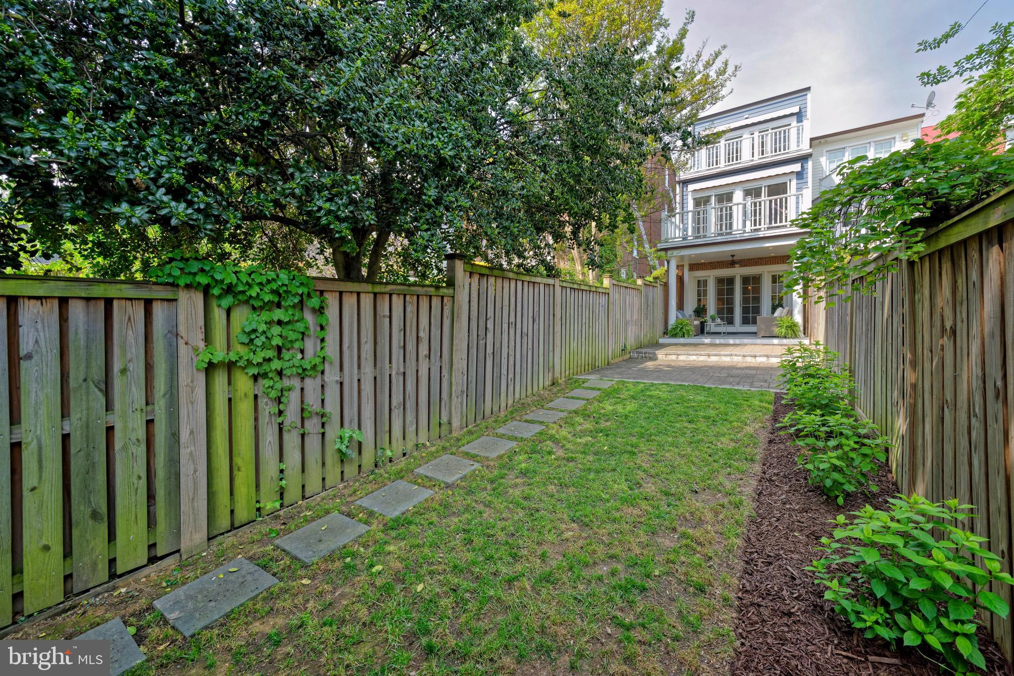 OLD TOWN ALEXANDRIA - Residential