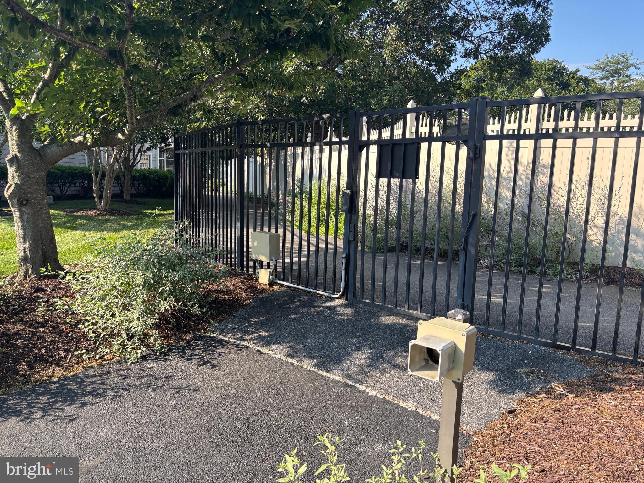 THE TIDES - Residential