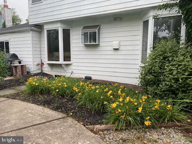 2908 VILLAGE GREEN LANE