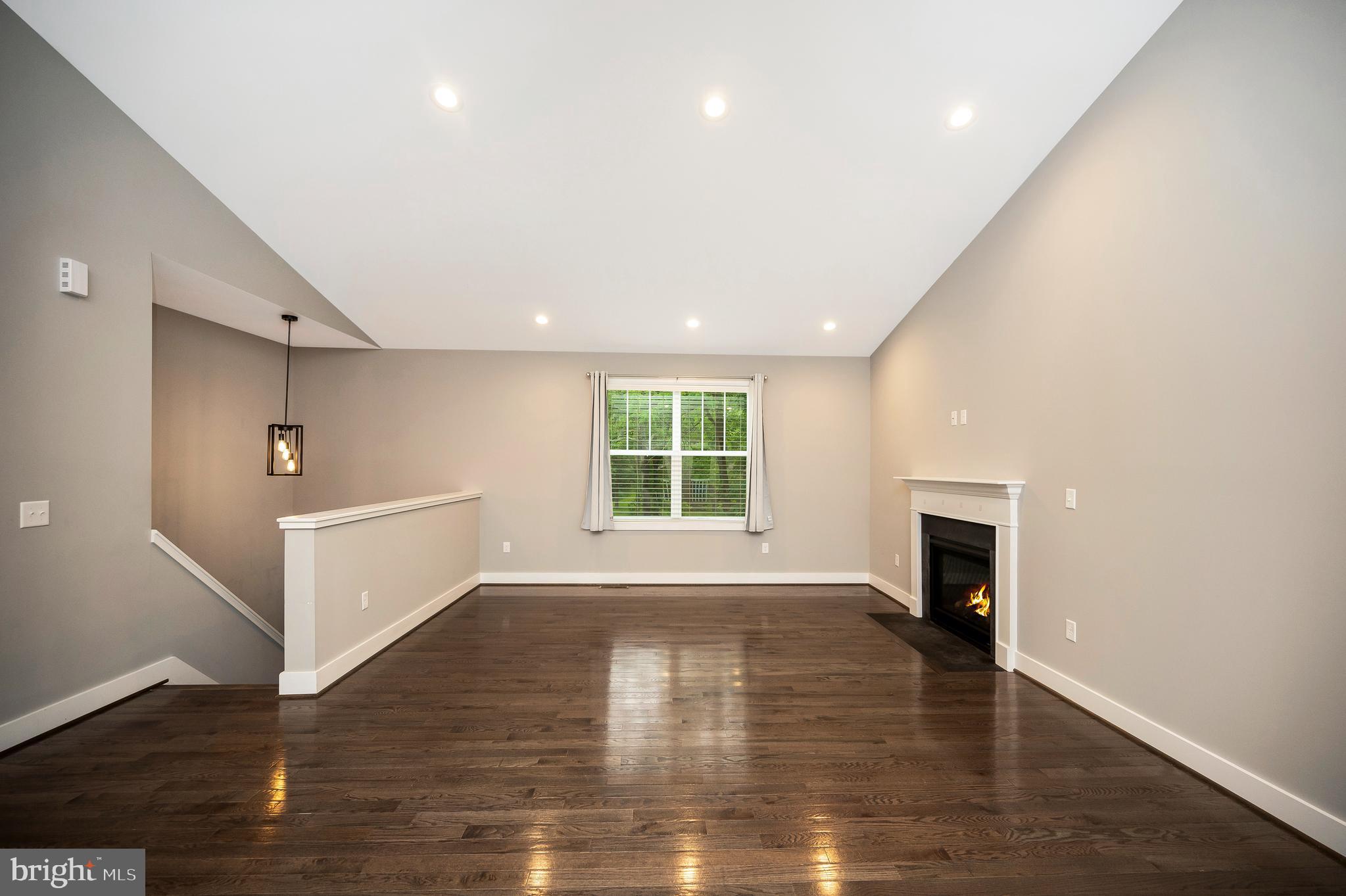 706 LAKEVIEW PARKWAY