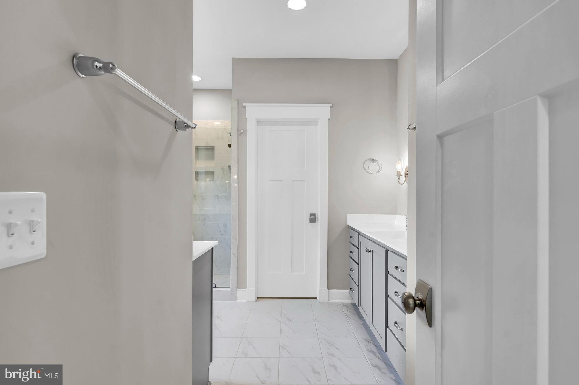 AYR HILL - Residential