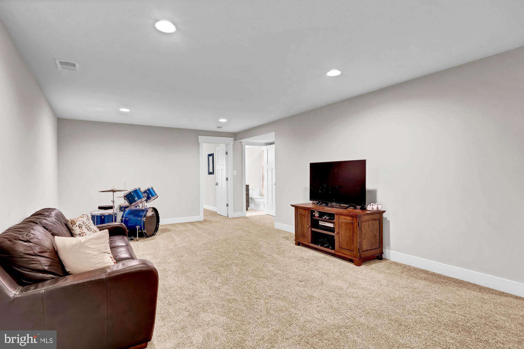 AYR HILL - Residential