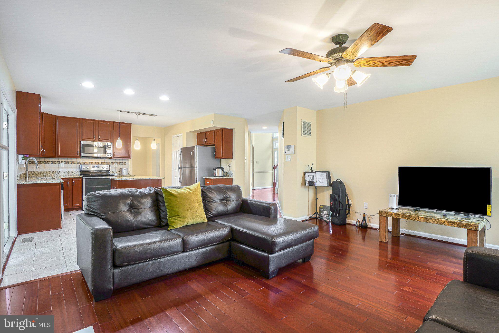 VILLAGE OF RIVER HILL - Residential