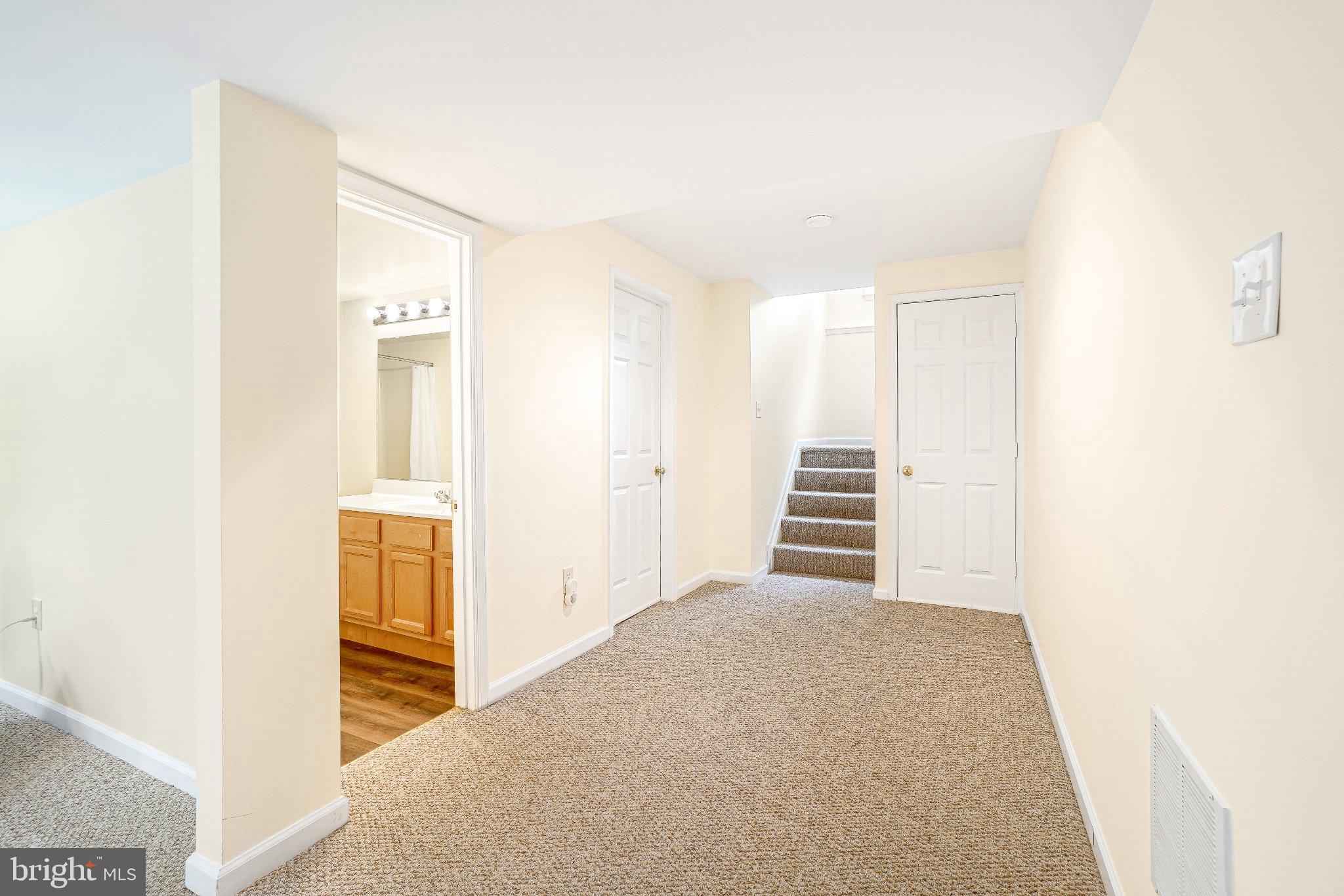 VILLAGE OF RIVER HILL - Residential