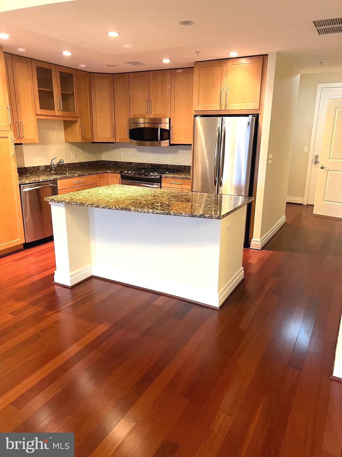 ONE PARK CREST CONDOMINIUM - Residential