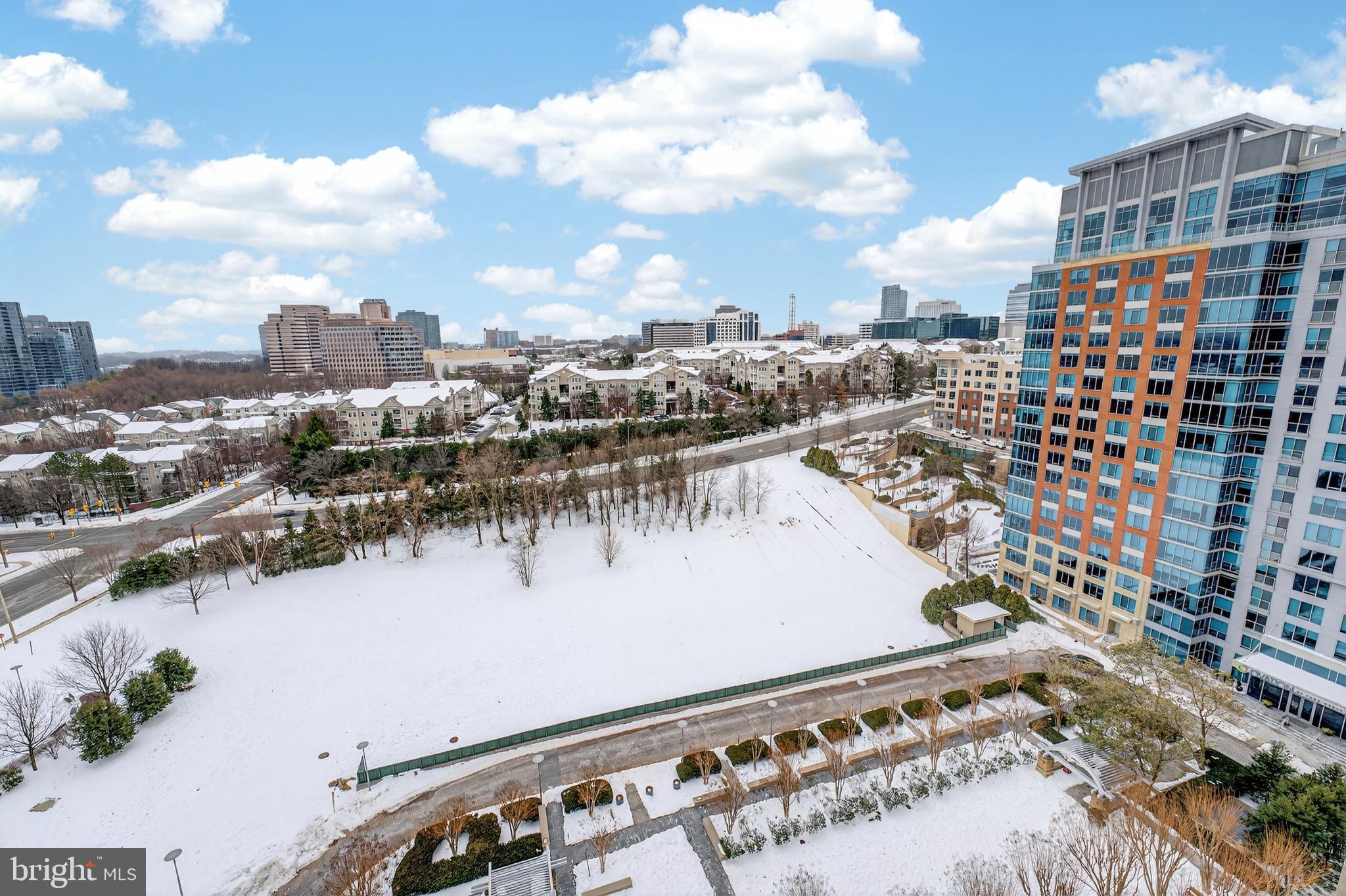 ONE PARK CREST CONDOMINIUM - Residential