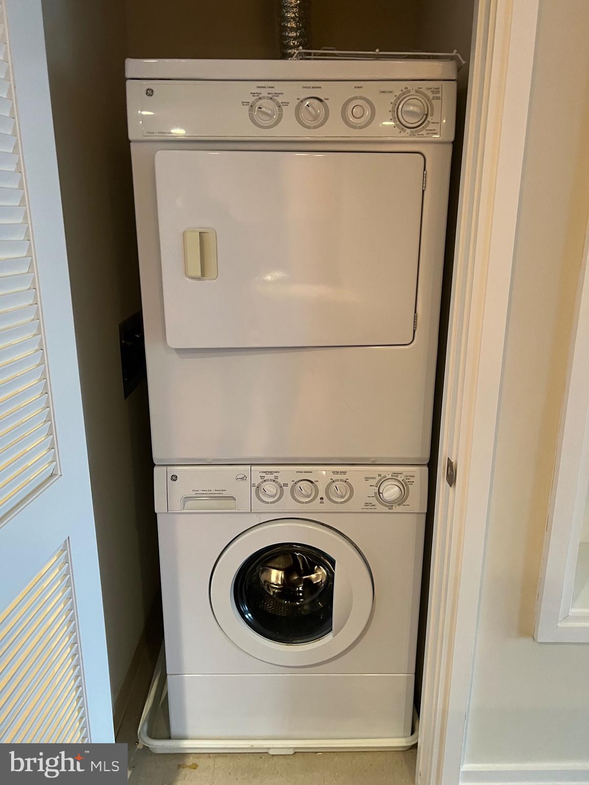 ONE PARK CREST CONDOMINIUM - Residential