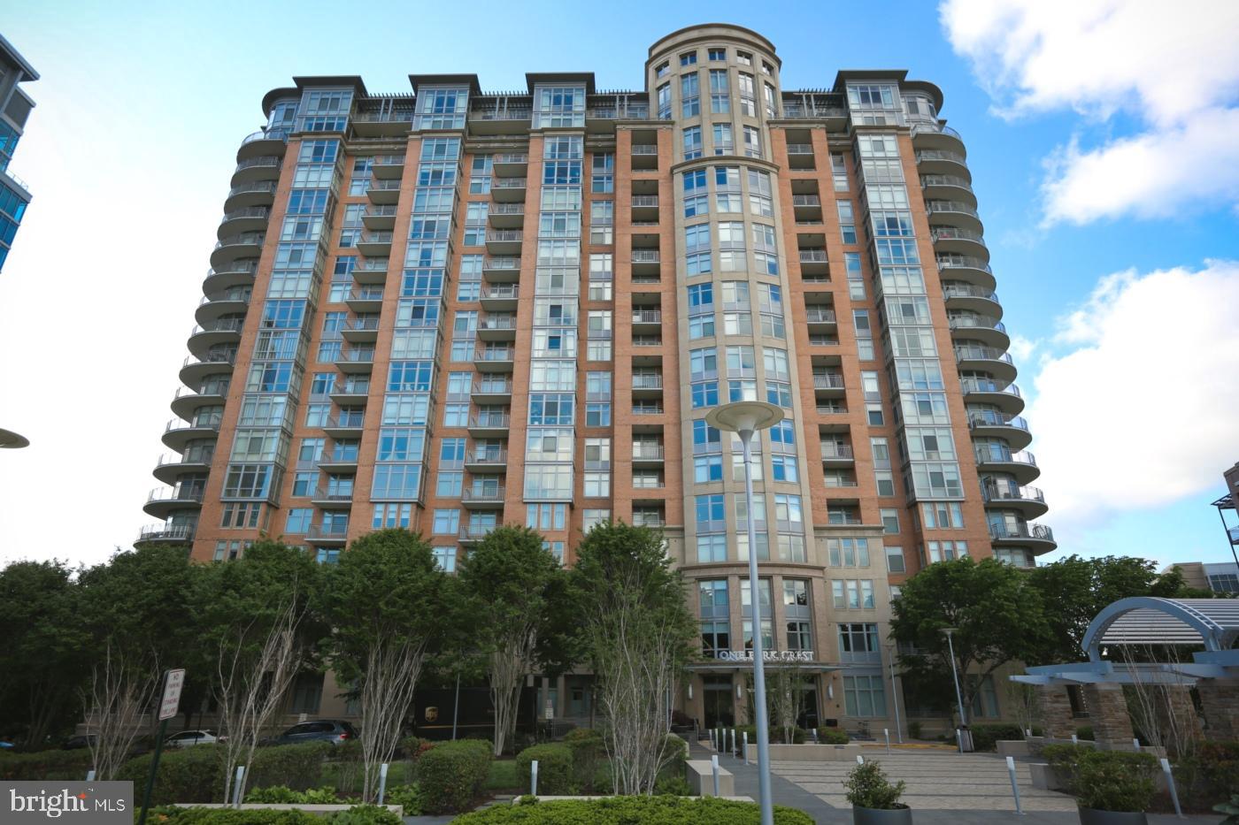 ONE PARK CREST CONDOMINIUM - Residential