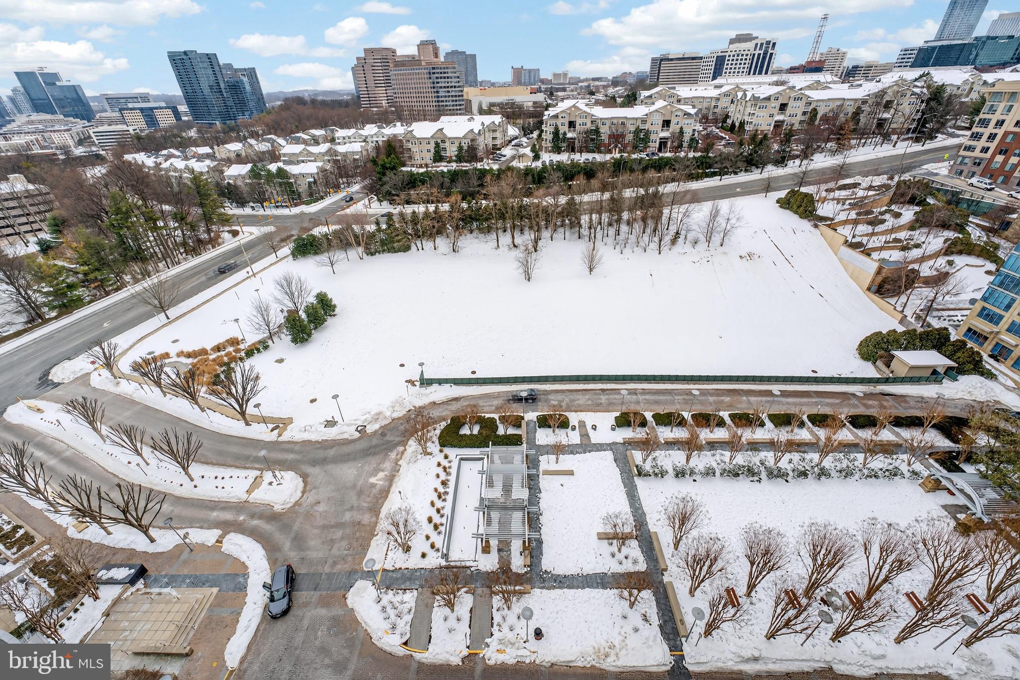 ONE PARK CREST CONDOMINIUM - Residential