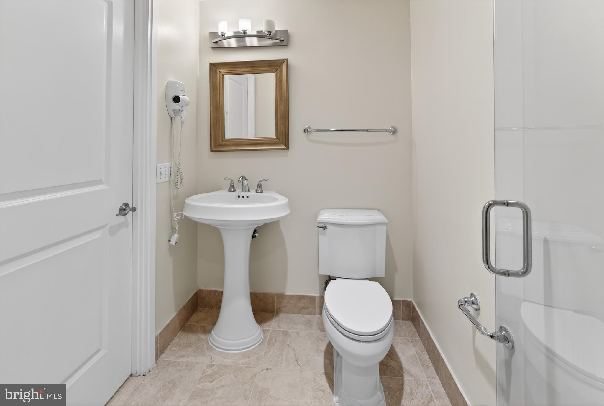 ONE PARK CREST CONDOMINIUM - Residential