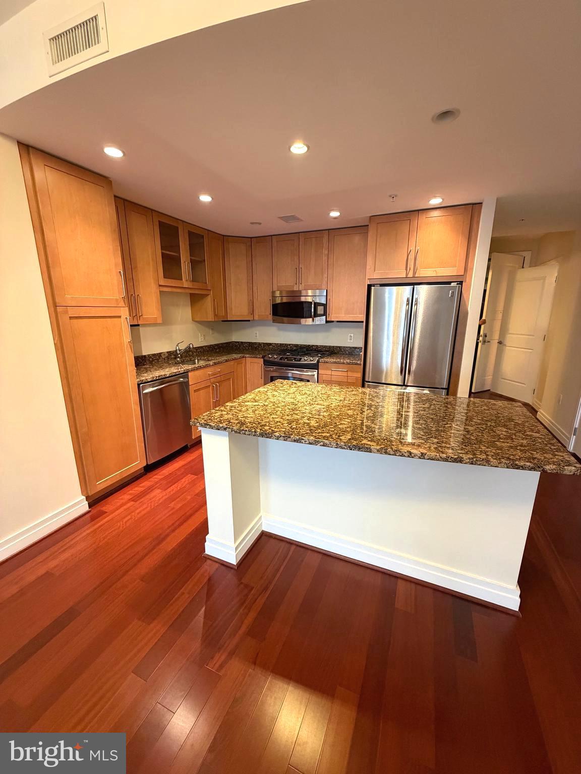 ONE PARK CREST CONDOMINIUM - Residential