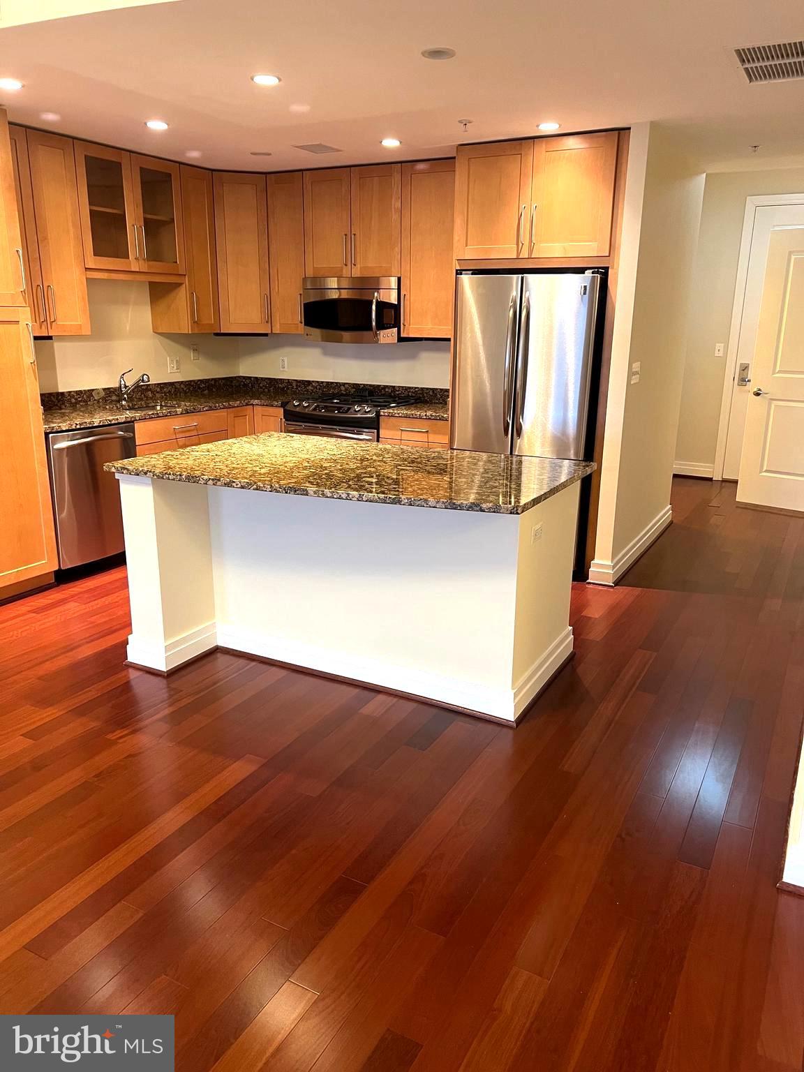 ONE PARK CREST CONDOMINIUM - Residential