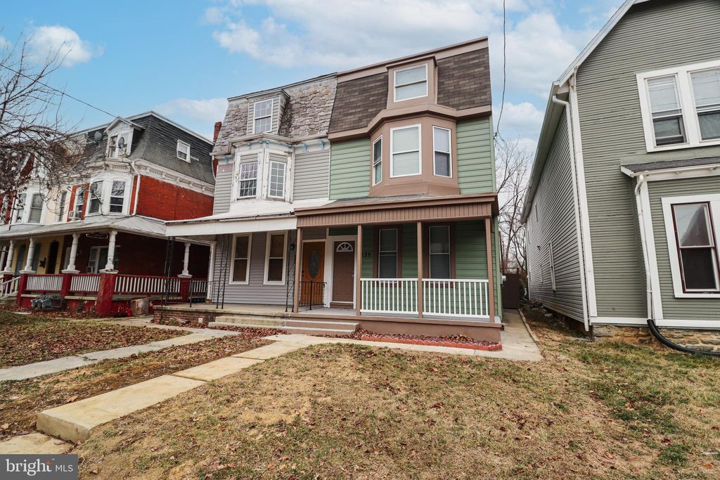Photo of 539 W King Street, YORK, PA 17401 (MLS # PAYK2095714)