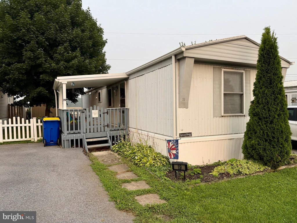 Photo of 19 Sunflower Drive, EPHRATA, PA 17522 (MLS # PALA2092120)