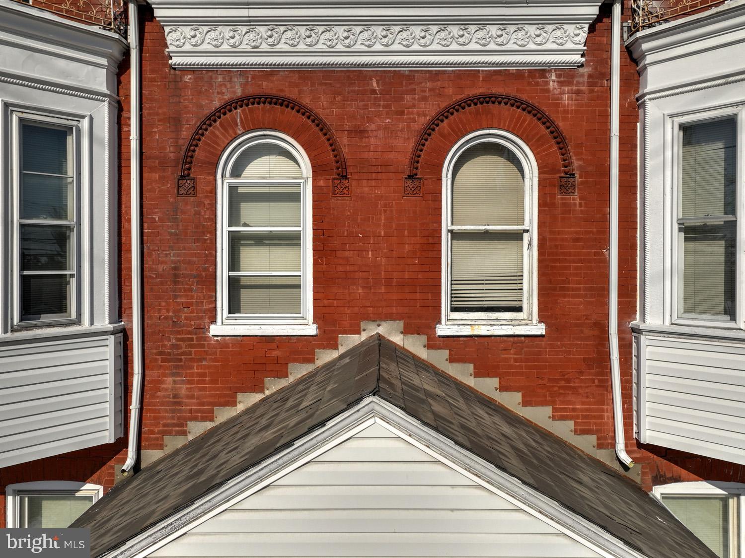 955 E KING STREET 957