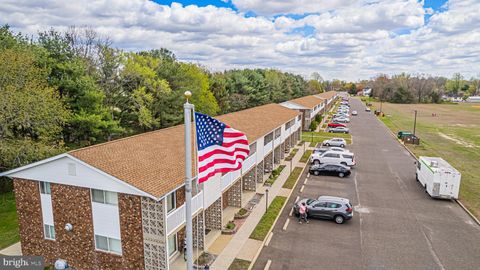 Townhouse For Sale - 40 Toni Lynn Court<br/> HAMMONTON, NJ 08037