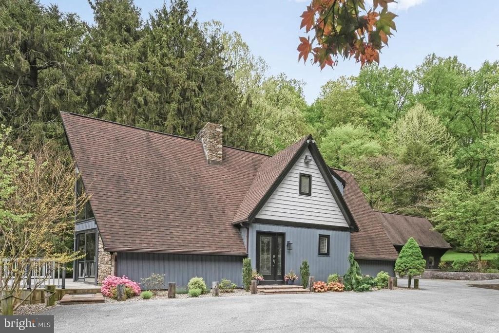 Photo of 609 TUCQUAN GLEN RD, HOLTWOOD, PA 17532 (MLS # PALA2034384)