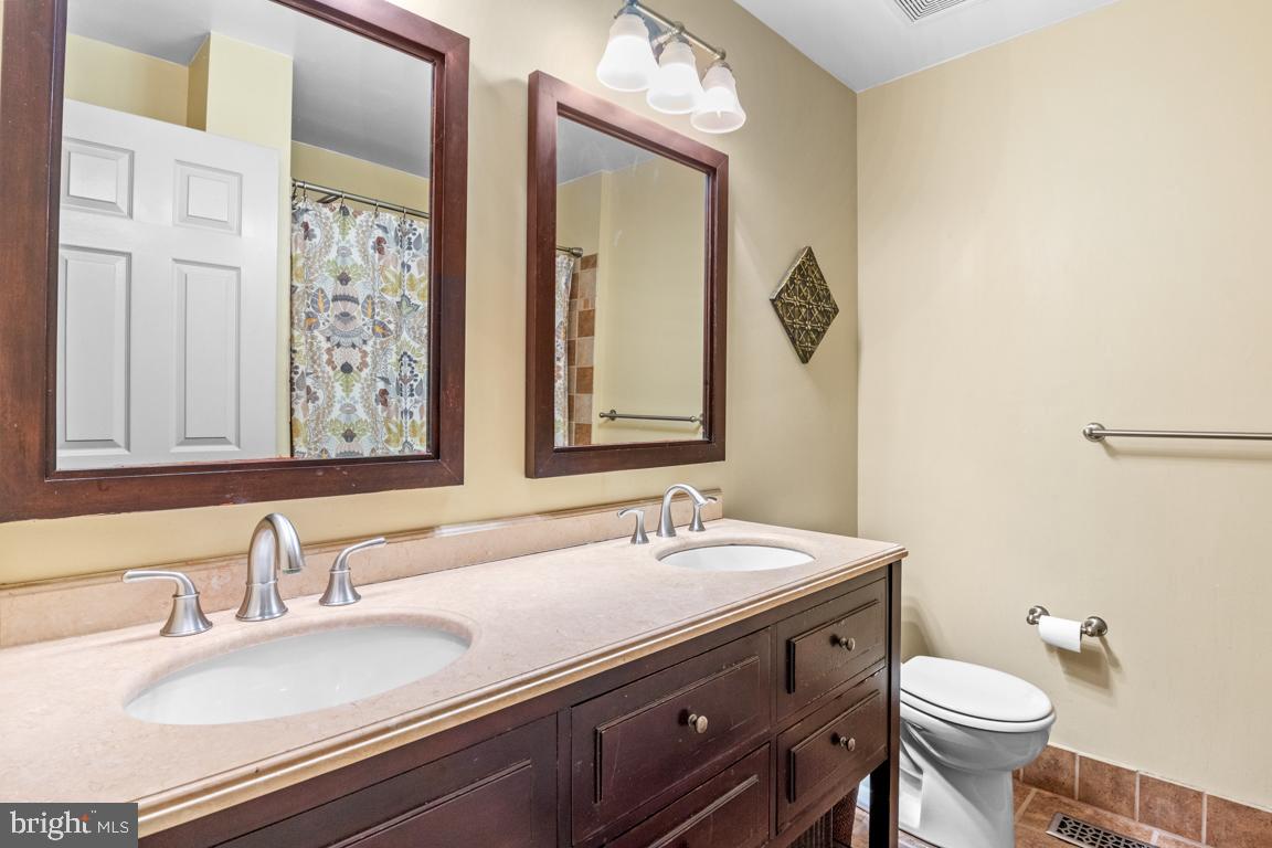 GWYNEDD KNOLL - Residential