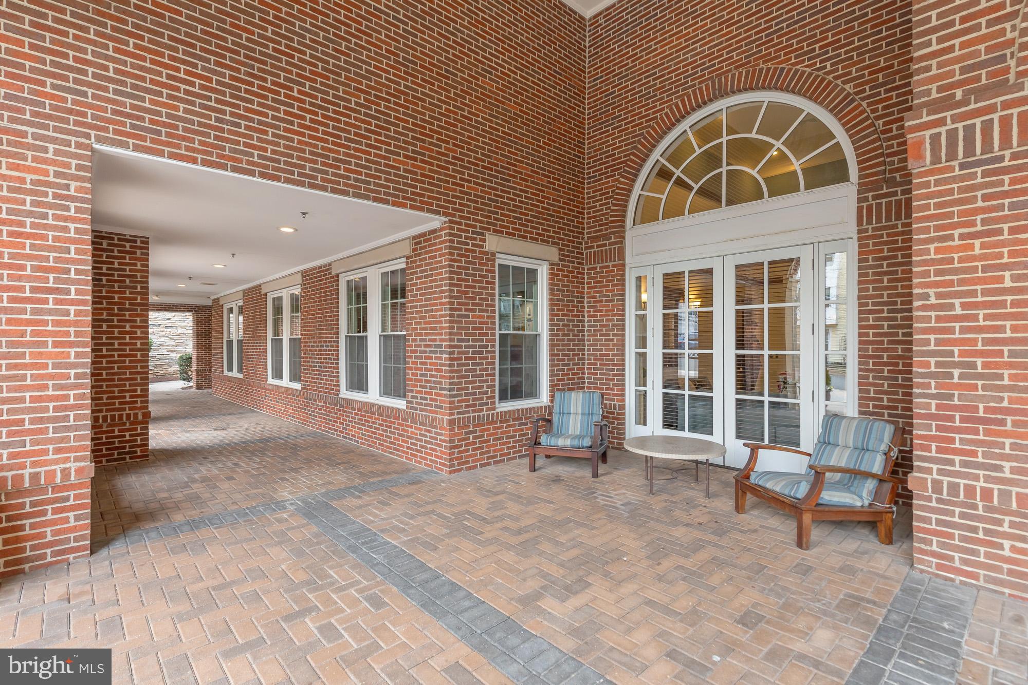 GROVE AT ARLINGTON - Residential