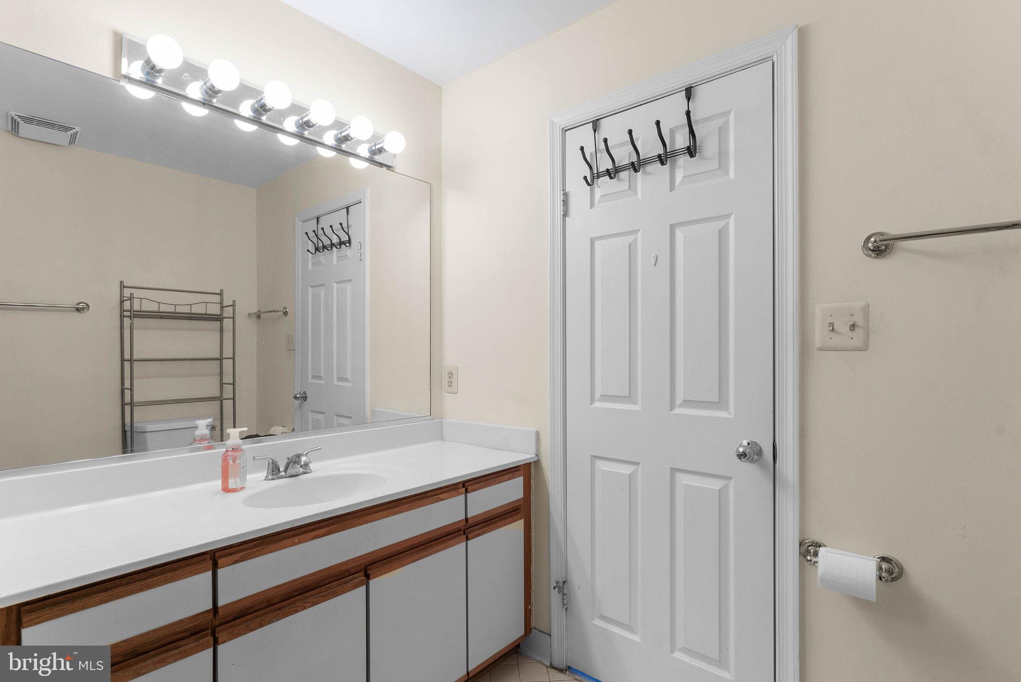 GERMANTOWN ESTATES - Residential Lease